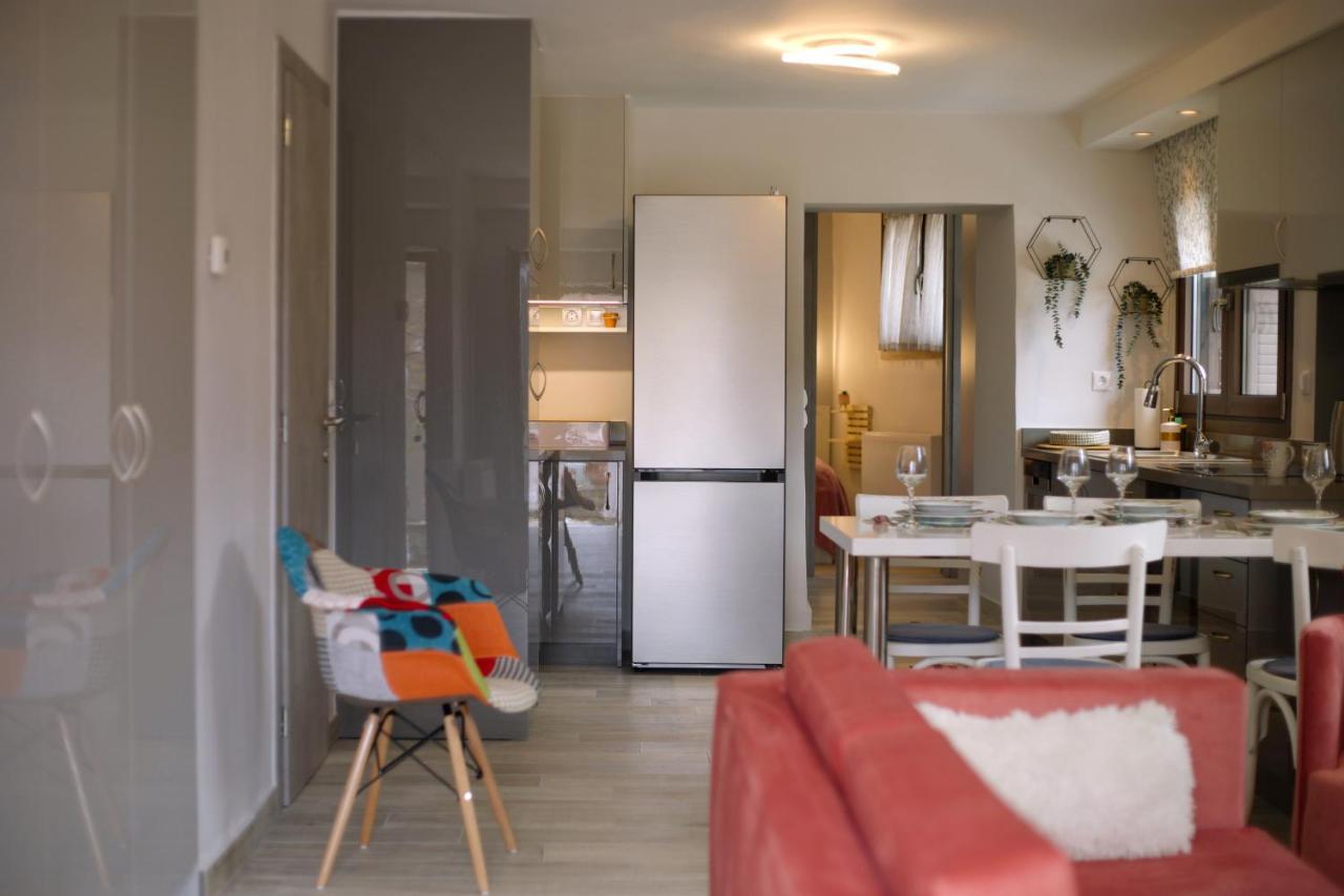 Apartamento Το Σπίτι Της Ευτυχίας Σουίτα Karpenísion Exterior foto